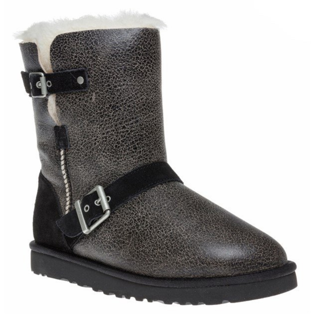 UGG® CLASSIC SHORT DYLYN BOOTS